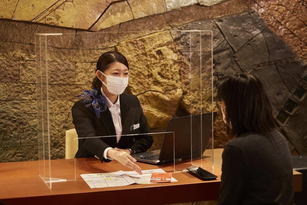 Keio Plaza Hotel 5*